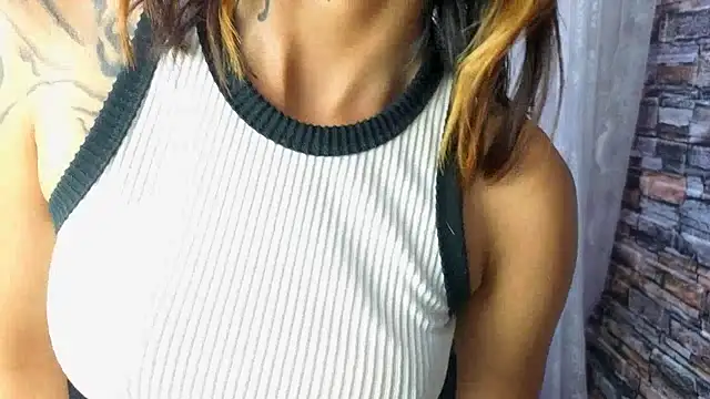 Miaa Thopmson online show from November 2025 08:40:01 PM