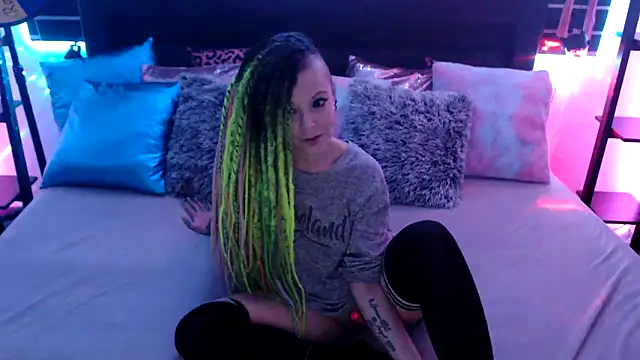 Snapshot of EdgesOfReality chatting on December 2025 10:38:01 PM EdgesOfReality online show from December 2025 10:38:01 PM