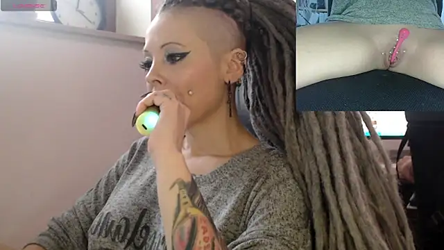 Snapshot of EdgesOfReality chatting on January 2026 10:42:02 AM EdgesOfReality online show from January 2026 10:42:02 AM