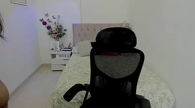 Snapshot of linda_zaam83866 chatting on February 2025 04:58:02 PM linda zaam83866 online show from February 2025 04:58:02 PM