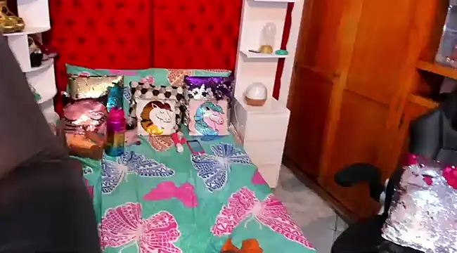 Snapshot of larafoxter chatting on December 2024 08:58:02 PM larafoxter online show from December 2024 08:58:02 PM