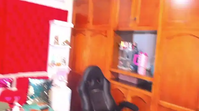 Snapshot of larafoxter chatting on March 2025 03:56:01 PM larafoxter online show from March 2025 03:56:01 PM