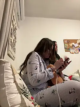 daniniescobarr online show from March 2026 09:00:01 PM