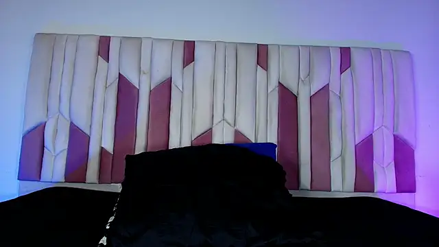 mia stanfort online show from November 2025 07:15:01 PM