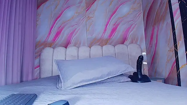 mia stanfort online show from April 2026 07:15:01 PM