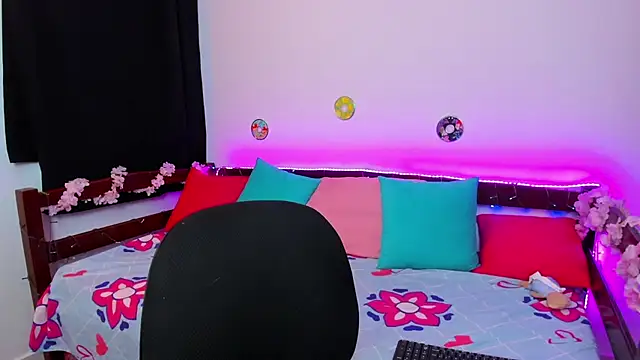  Moon Johnson online show from September 2025 02:57:01 AM