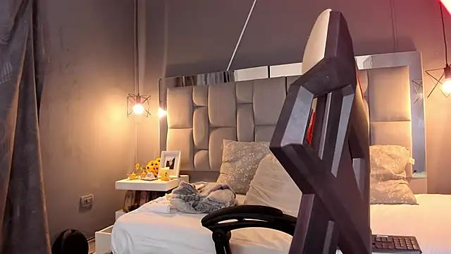 Snapshot of AliceSteel12 chatting on December 2024 03:43:01 PM AliceSteel12 online show from December 2024 03:43:01 PM