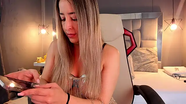 Snapshot of AliceSteel12 chatting on December 2024 12:38:01 PM AliceSteel12 online show from December 2024 12:38:01 PM