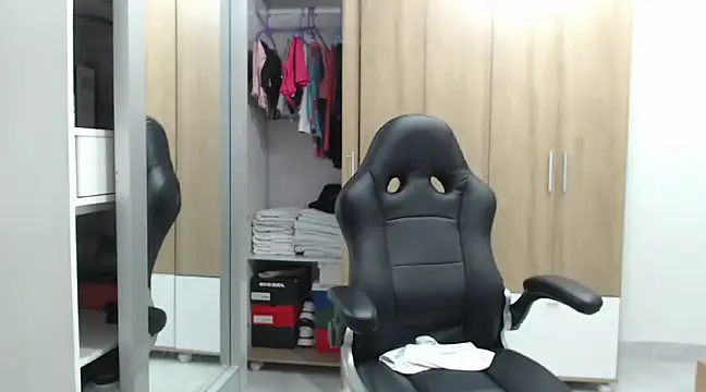 RoxanaLove9 online show from January 2025 11:07:01 PM