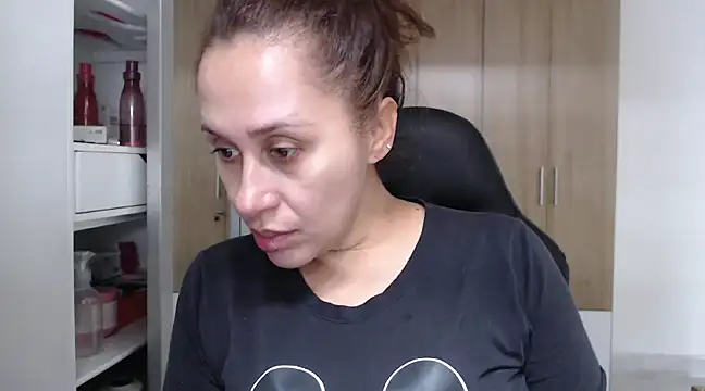 RoxanaLove9 online show from February 2025 06:44:01 PM