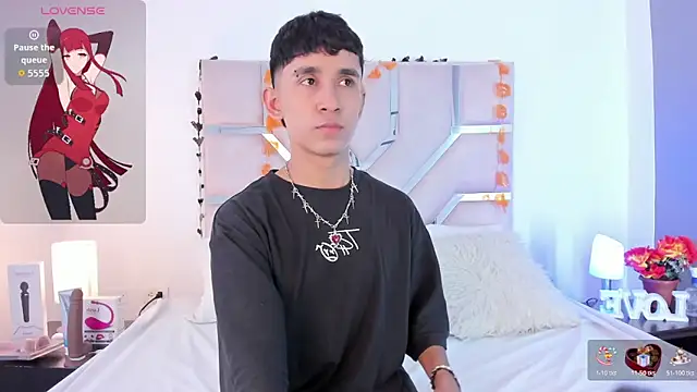 Thayler jones online show from November 2025 08:30:02 PM