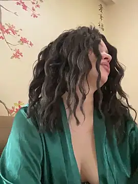 KikiWatson online show from February 2025 12:32:02 PM