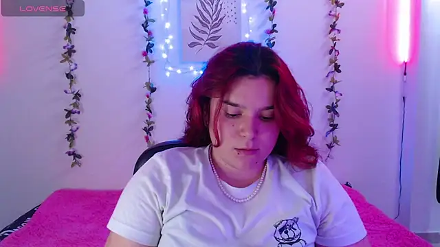 Snapshot of Nika_1_ chatting on February 2025 05:18:02 PM Nika 1 online show from February 2025 05:18:02 PM