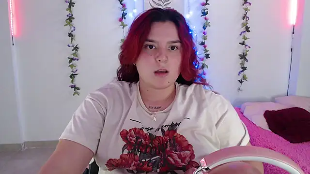 Snapshot of Nika_1_ chatting on February 2025 08:33:01 PM Nika 1 online show from February 2025 08:33:01 PM