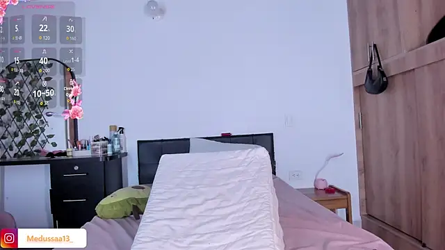 medussa13  online show from April 2026 12:23:01 PM