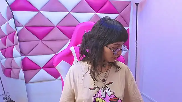 Snapshot of Danny_Face chatting on November 2025 02:08:01 PM Danny Face online show from November 2025 02:08:01 PM