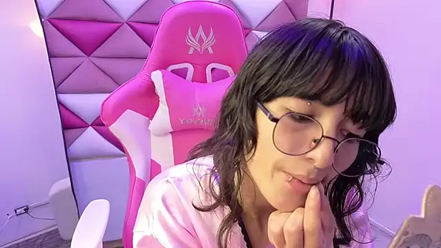 Snapshot of Danny_Face chatting on February 2026 02:21:02 PM Danny Face online show from February 2026 02:21:02 PM