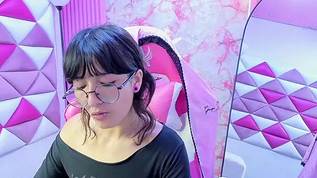 Snapshot of Danny_Face chatting on February 2026 02:24:01 PM Danny Face online show from February 2026 02:24:01 PM