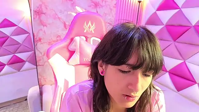 Snapshot of Danny_Face chatting on February 2026 02:05:02 PM Danny Face online show from February 2026 02:05:02 PM