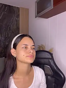 HannaRhodes online show from October 2025 12:55:01 PM