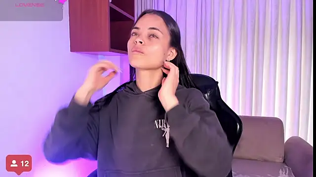 HannaRhodes online show from November 2025 02:18:02 PM