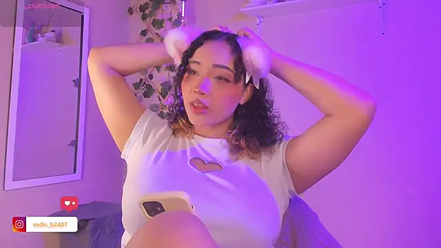 MadelineBenet online show from September 2025 02:00:01 AM