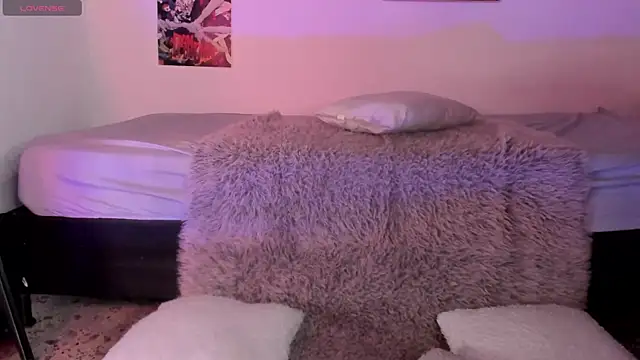 Luna-Chann online show from October 2025 08:32:01 PM