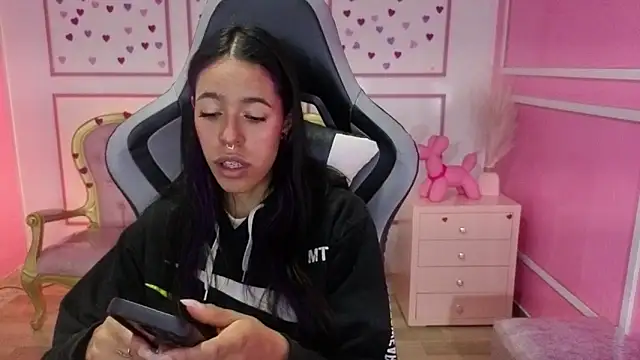 stephania t online show from November 2025 11:46:01 AM