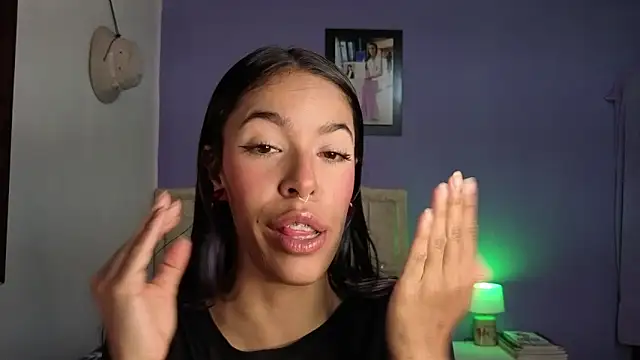 Snapshot of stephania_t chatting on April 2026 03:40:02 PM stephania t online show from April 2026 03:40:02 PM