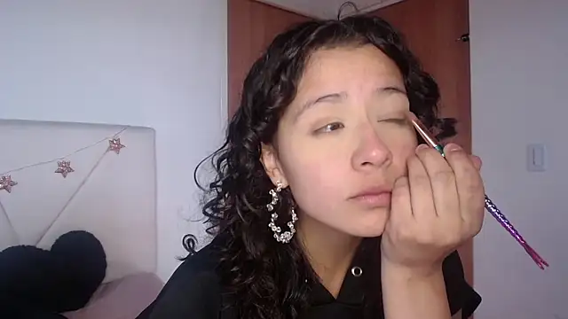 julz 03 online show from November 2025 12:27:02 PM