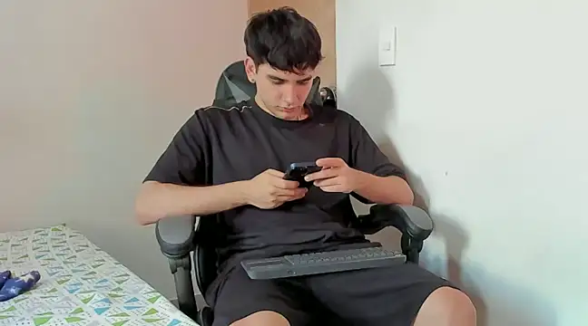 leo030809 online show from December 2024 02:22:01 PM