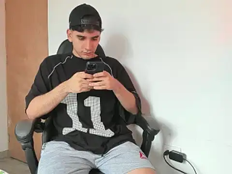 leo030809 online show from March 2025 03:47:02 PM