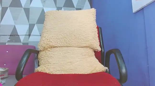 Snapshot of Michellcockxxx chatting on January 2025 07:18:02 PM Michellcockxxx online show from January 2025 07:18:02 PM