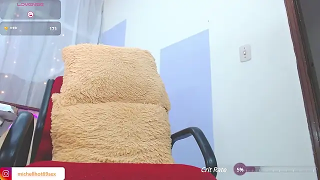 Snapshot of Michellcockxxx chatting on January 2025 02:18:01 PM Michellcockxxx online show from January 2025 02:18:01 PM