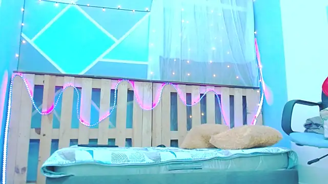 Snapshot of Michellcockxxx chatting on February 2025 05:20:01 AM Michellcockxxx online show from February 2025 05:20:01 AM