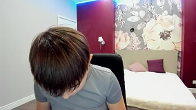 EmiliaYours online show from October 2025 01:40:02 PM