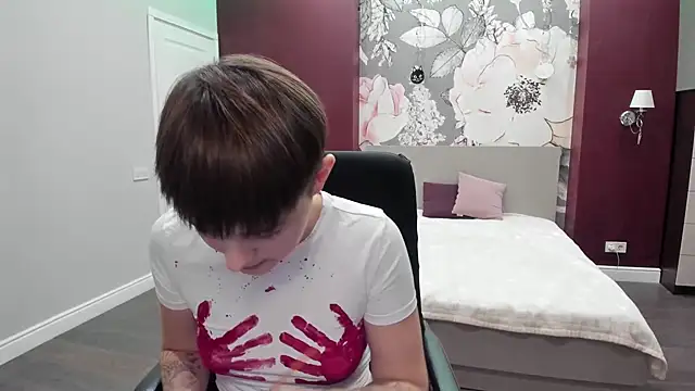 EmiliaYours online show from October 2025 04:30:02 PM