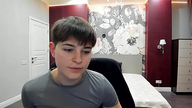 EmiliaYours online show from February 2026 03:28:01 PM