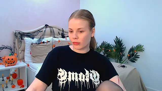 holy kitty online show from October 2025 01:12:02 PM