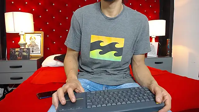 Sr Magnus  online show from December 2025 11:39:02 AM