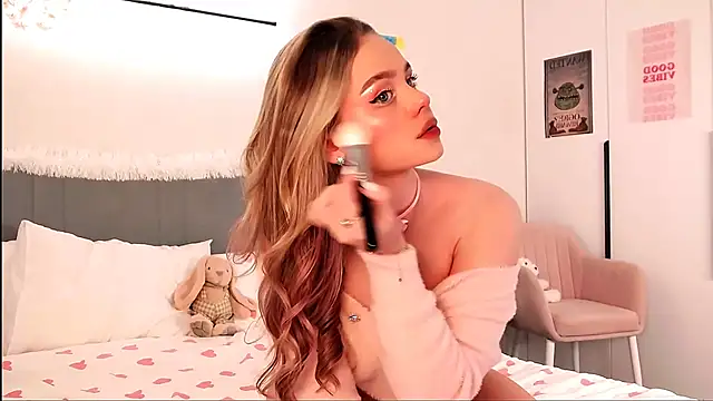 SIlviaBeyt online show from September 2025 06:30:02 PM