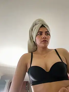 Snapshot of aurora_divine chatting on October 2025 12:27:01 PM aurora divine online show from October 2025 12:27:01 PM