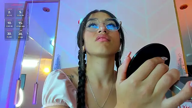 Snapshot of MadyJackson chatting on November 2025 12:20:01 PM MadyJackson online show from November 2025 12:20:01 PM