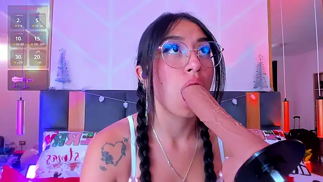 Snapshot of MadyJackson chatting on December 2025 11:37:01 AM MadyJackson online show from December 2025 11:37:01 AM