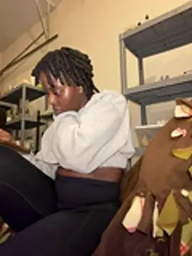 choclatepeaach online show from February 2026 06:01:01 PM