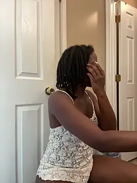 Snapshot of choclatepeaach chatting on April 2026 01:27:02 PM choclatepeaach online show from April 2026 01:27:02 PM