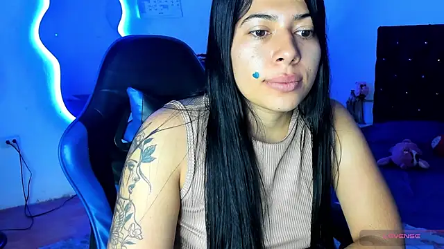 Snapshot of Caro_kitty- chatting on December 2025 02:34:02 PM Caro kitty- online show from December 2025 02:34:02 PM