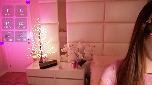 Lilly Colins online show from April 2026 07:45:01 PM