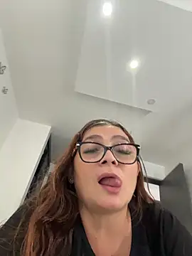 Snapshot of AntonellaAlondra4 chatting on May 2026 03:17:01 PM AntonellaAlondra4 online show from May 2026 03:17:01 PM