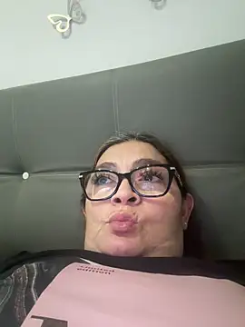 Snapshot of AntonellaAlondra4 chatting on May 2026 09:05:02 PM AntonellaAlondra4 online show from May 2026 09:05:02 PM